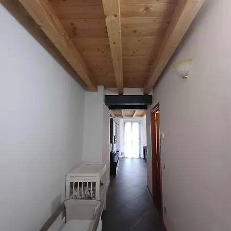 Aryan House B Lecco